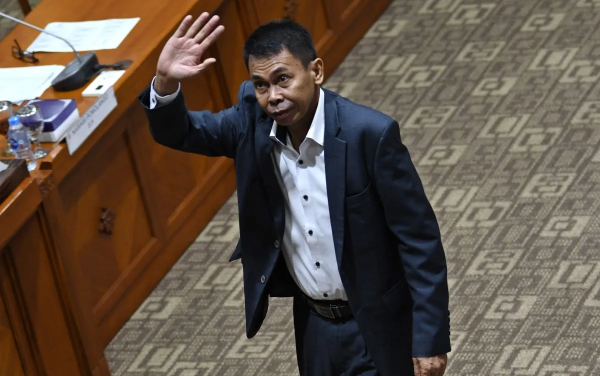 Gratifikasi Kaesang Mentok di Pantun Nawawi Pomolango