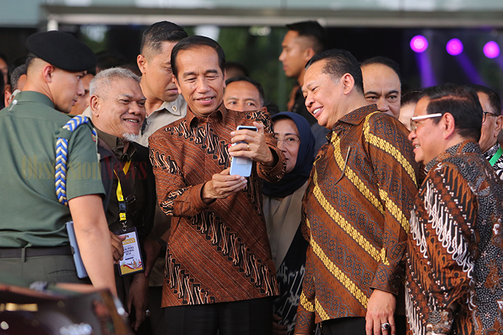 Pimpin Sidang MPR Terakhir, Bamsoet Singgung Beringin Diterjang Topan