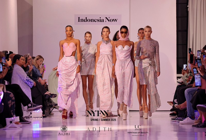 Kolaborasi Alleira Batik dan UC Silver akan Hadir di New York Fashion Week 2025