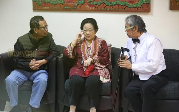 Para Tokoh Nasional Hadiri Teater “Si Manis Jembatan Merah” di TIM