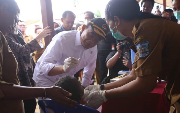 Menko Muhadjir Tinjau Pelaksanaan PIN Polio 2024 di Sorong