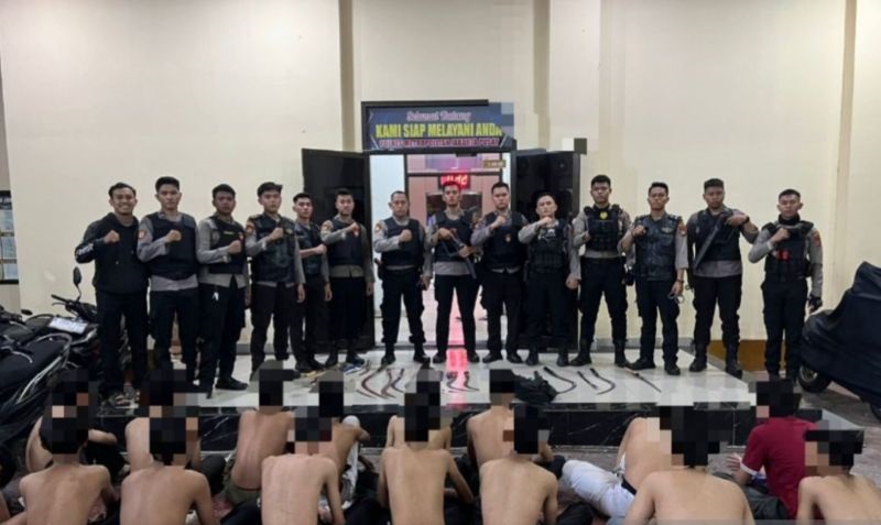 Polisi Tangkap 31 Pelajar Bawa Senjata Tajam yang Hendak Tawuran di Jakpus