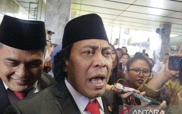 Komeng Berkelakar Merasa Ngantuk Usai Hadiri Pelantikan DPD RI