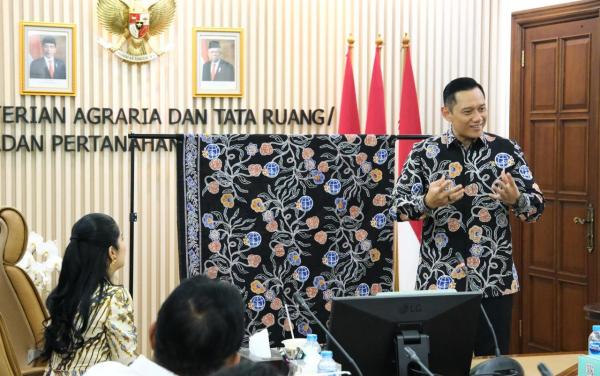 AHY Luncurkan Batik Sekar Pace Bhumi untuk Jajaran Kementerian ATR/BPN
