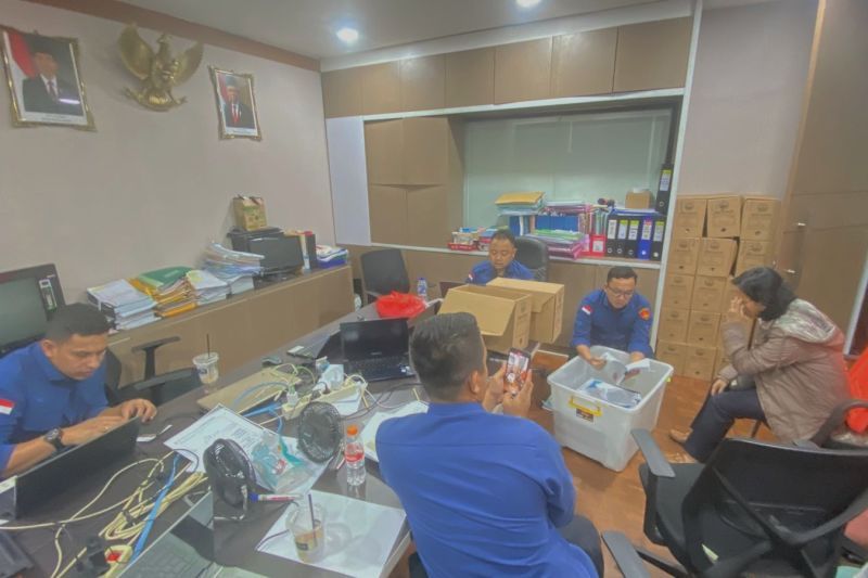 Geledah Kantor Menteri Siti Nurbaya, Kejagung Angkut 4 Boks Dokumen