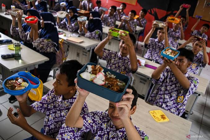 Program Makan Bergizi Gratis Idealnya Harus Dinikmati Siapa?