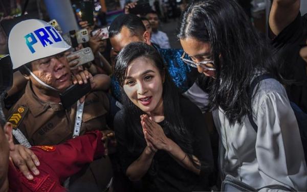 Drama Sandra Dewi: Bela Suami, Tolak Punya Aset dari Hasil Korupsi