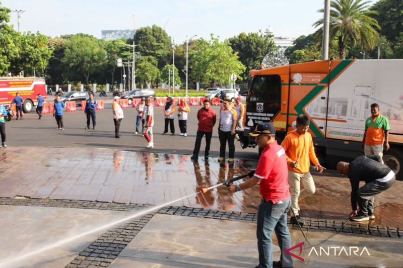 Jelang Pelantikan Presiden-Wakil Presiden Baru, Pemkot Jakarta Pusat Bersihkan Area Patung Kuda