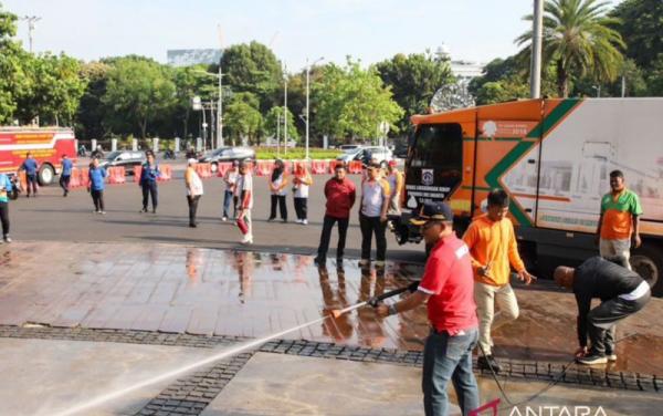 Jelang Pelantikan Presiden-Wakil Presiden Baru, Pemkot Jakarta Pusat Bersihkan Area Patung Kuda