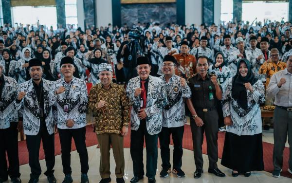 Kemenko PMK Sampaikan Apresiasi Kegiatan Hari Guru Nasional di Bangkalan