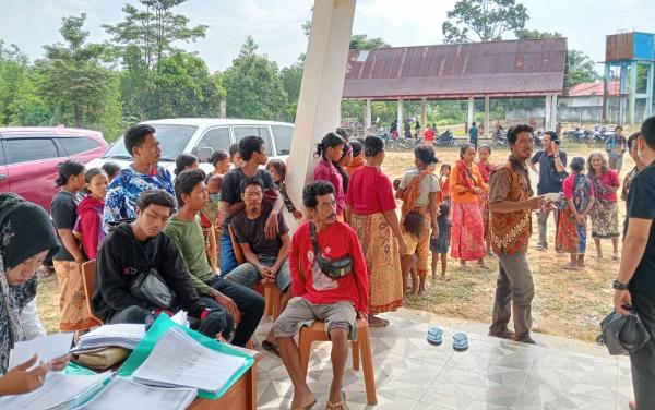 Jelang Pilkada, Lima Pemilih Pemula di Satu Keluarga Suku Anak Dalam Lakukan Rekam Data KTP-el