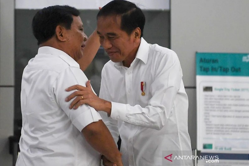 “Transisi Setengah Hati” Prabowo dalam Bayang-bayang Jokowi