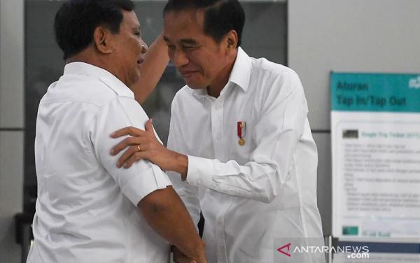 “Transisi Setengah Hati” Prabowo dalam Bayang-bayang Jokowi