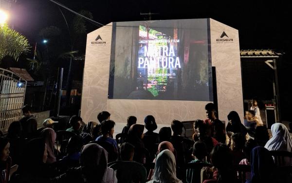 EIGER Nobar Film Dokumenter Perjuangan Warga Pantura Selamatkan Wilayahnya dari Abrasi di Desa Mayangan