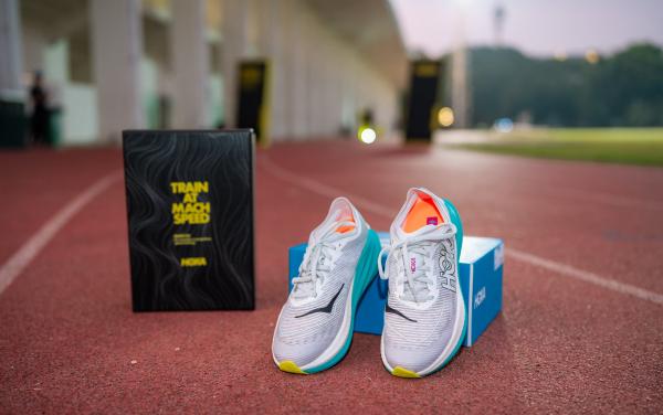 Tingkatkan Performa Lari dengan Sepatu MACH X2 dari HOKA