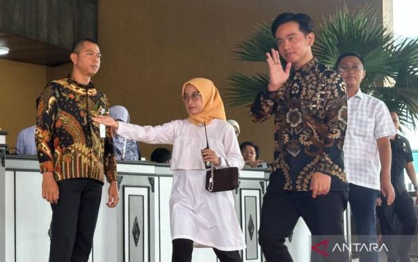 Berbatik Gibran Hadiri Gladi Bersih Pelantikan di Kompleks Parlemen