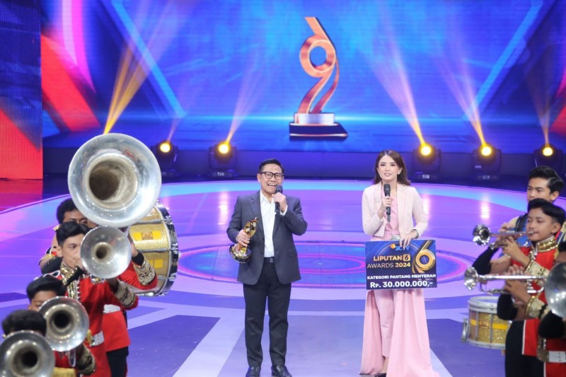 Menko Muhaimin Iskandar Beri Penghargaan Kepada Sosok Guru Disabilitas Inspiratif