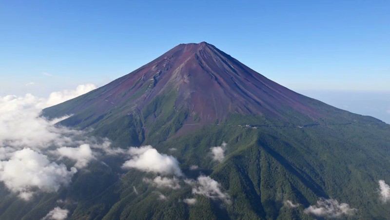 Pertama Sejak 130 Tahun, Puncak Gunung Fuji Tak Kunjung Bersalju