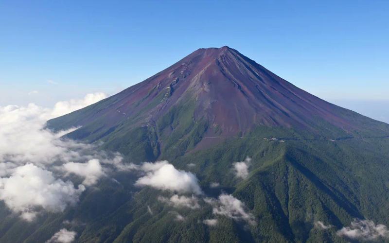 Pertama Sejak 130 Tahun, Puncak Gunung Fuji Tak Kunjung Bersalju