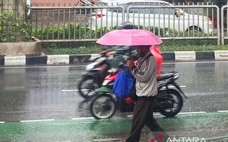 Siap Sedia Payung! Cuaca Jakarta Hari Ini Diprediksi Hujan dari Siang hingga Sore