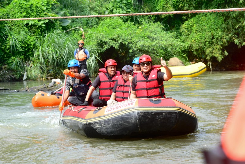 Pertamina – Kementerian Lingkungan Hidup Bersih-bersih Sungai Ciliwung