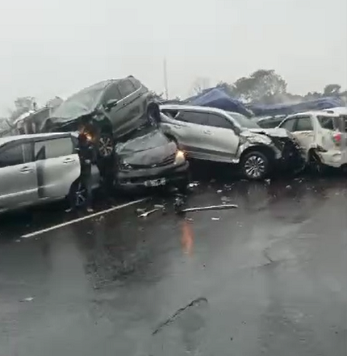 Kecelakaan Beruntun di Tol Cipularang, Truk Alami Rem Blong dengan Gigi Tinggi