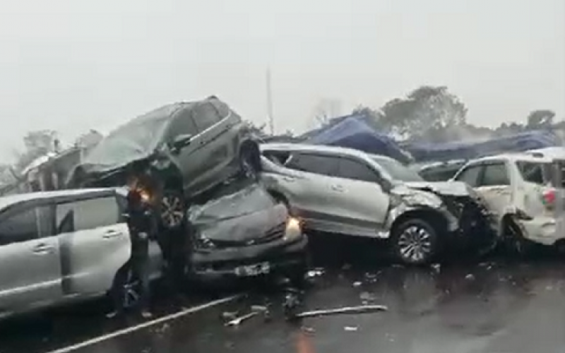 Kecelakaan Beruntun di Tol Cipularang, Truk Alami Rem Blong dengan Gigi Tinggi