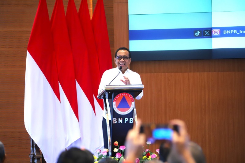 Menko PMK Serahkan Dana Hibah Rehabilitasi dan Rekonstruksi Bencana