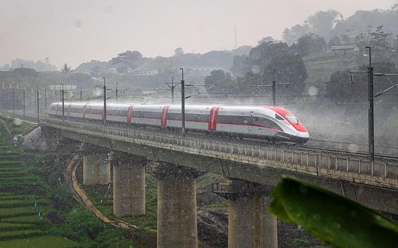 Tips Nyaman Bepergian di Musim Hujan dengan Whoosh