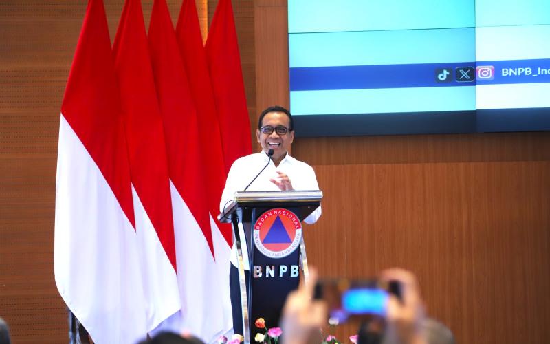 Menko PMK Serahkan Dana Hibah Rehabilitasi dan Rekonstruksi Bencana