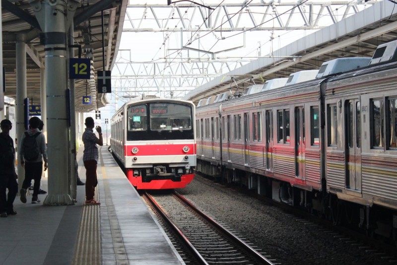 Menteri PKP Maruarar Sirait Usul Hidupkan Kembali KRL Ekspres di Jam Sibuk Pekerja