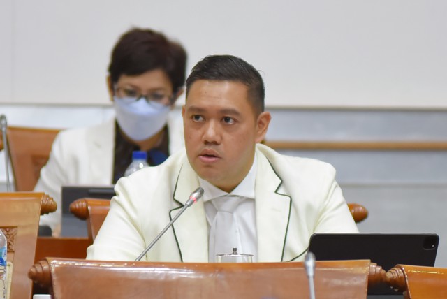 DPR Dukung Pembatasan Usia Pengguna Medsos