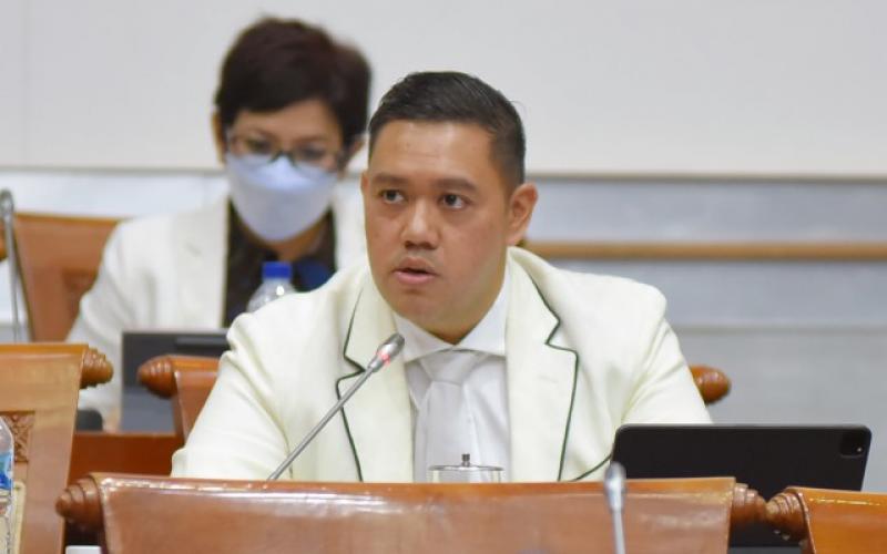 DPR Dukung Pembatasan Usia Pengguna Medsos