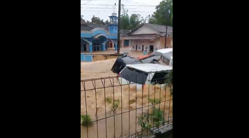 Banjir di Sukabumi, Rumah Terendam Mobil Hanyut Terbawa Arus