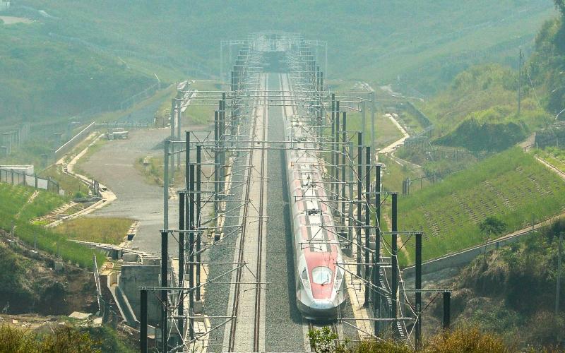 Nikmati Kelancaran Perjalanan dengan Whoosh di Momen Libur Nataru