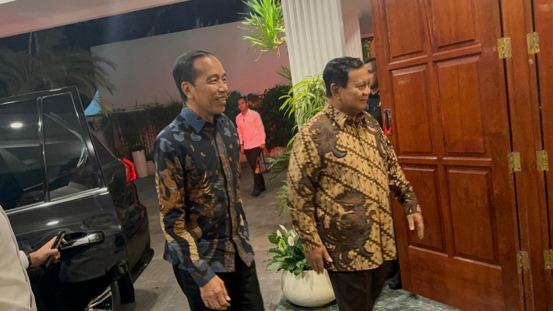 Sambangi Prabowo, Jokowi Butuh Perlindungan Politik