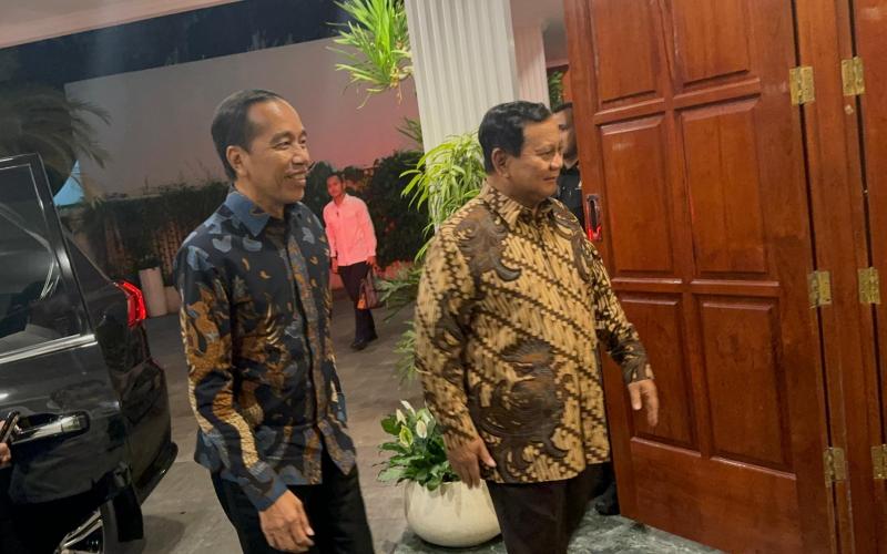 Sambangi Prabowo, Jokowi Butuh Perlindungan Politik