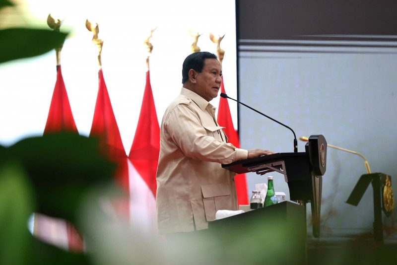 Prabowo Mulai Kencangkan Ikat Pinggang, Batasi Perjalanan Dinas Pejabat ke Luar Negeri