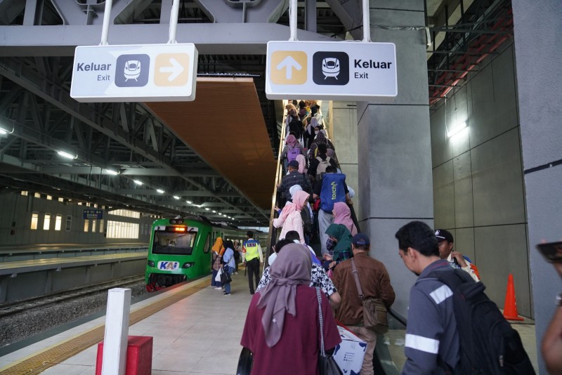 Jelang Nataru, KCIC Antisipasi Kepadatan di Stasiun Padalarang
