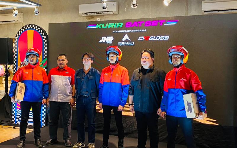 JNE Rayakan HUT ke-34 dengan Luncurkan Jaket dan Helm Kolaborasi EIGER dan Cargloss Helmets