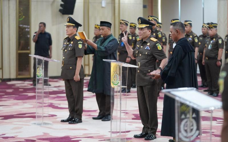 Jaksa Agung Lantik Rudi Margono Jadi Jamwas dan Leonard Eben Nezer Jabat Kabadiklat