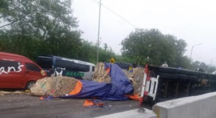 Truk Mundur Picu Kecelakaan di Tol Purbaleunyi, Siapa yang Salah?
