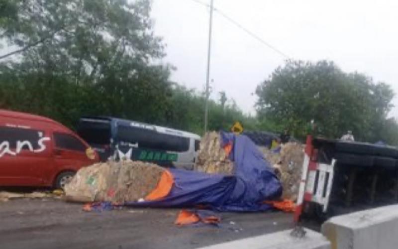 Truk Mundur Picu Kecelakaan di Tol Purbaleunyi, Siapa yang Salah?