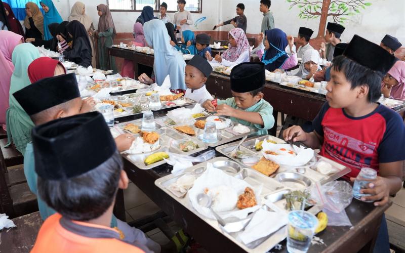 Kemenag Terbitkan Edaran Panduan Makan Bergizi Gratis di Lingkungan Pesantren
