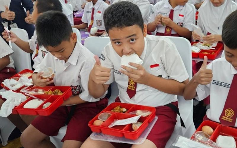 Dimulai Hari Ini, Menteri Ikut Pantau Makan Bergizi Gratis Serentak di 26 Provinsi