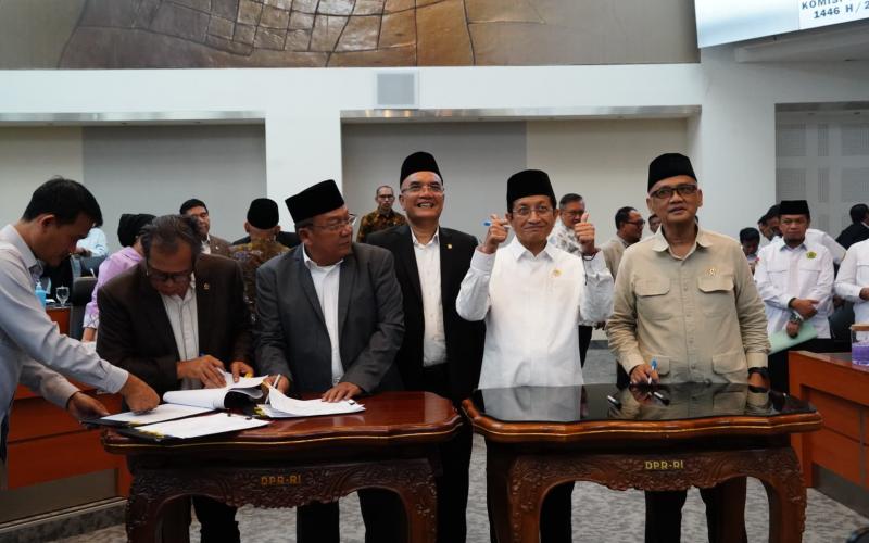 Menag Apresiasi DPR Terkait Turunnya Biaya Haji 2025