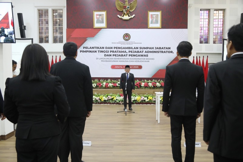 Lantik Pejabat Baru, Menko Pratikno Tuntut Percepatan Digitalisasi