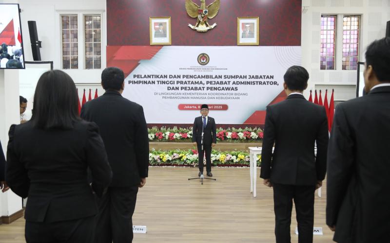Lantik Pejabat Baru, Menko Pratikno Tuntut Percepatan Digitalisasi