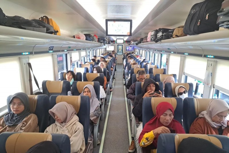 Jelang Libur Panjang Imlek, KAI Tambah Tujuh KA Tambahan dari Jakarta
