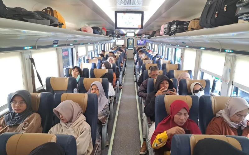 Jelang Libur Panjang Imlek, KAI Tambah Tujuh KA Tambahan dari Jakarta